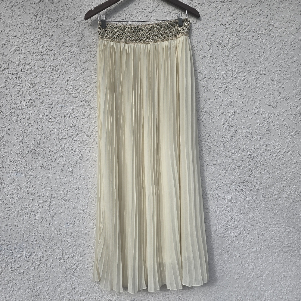 Elegant Cream Pleated Skirt. - Picture 1 of 8